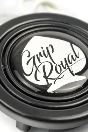 Same Day Shipping Grip Royal Horn Button Spade Silver